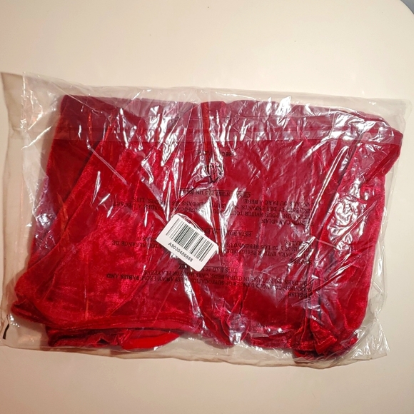 ❤️NWT VINTAGE TORRID CAMI - RED VELVET SWING TANK - CHRISTMAS HOLIDAY PLUS SIZE - Picture 5 of 12